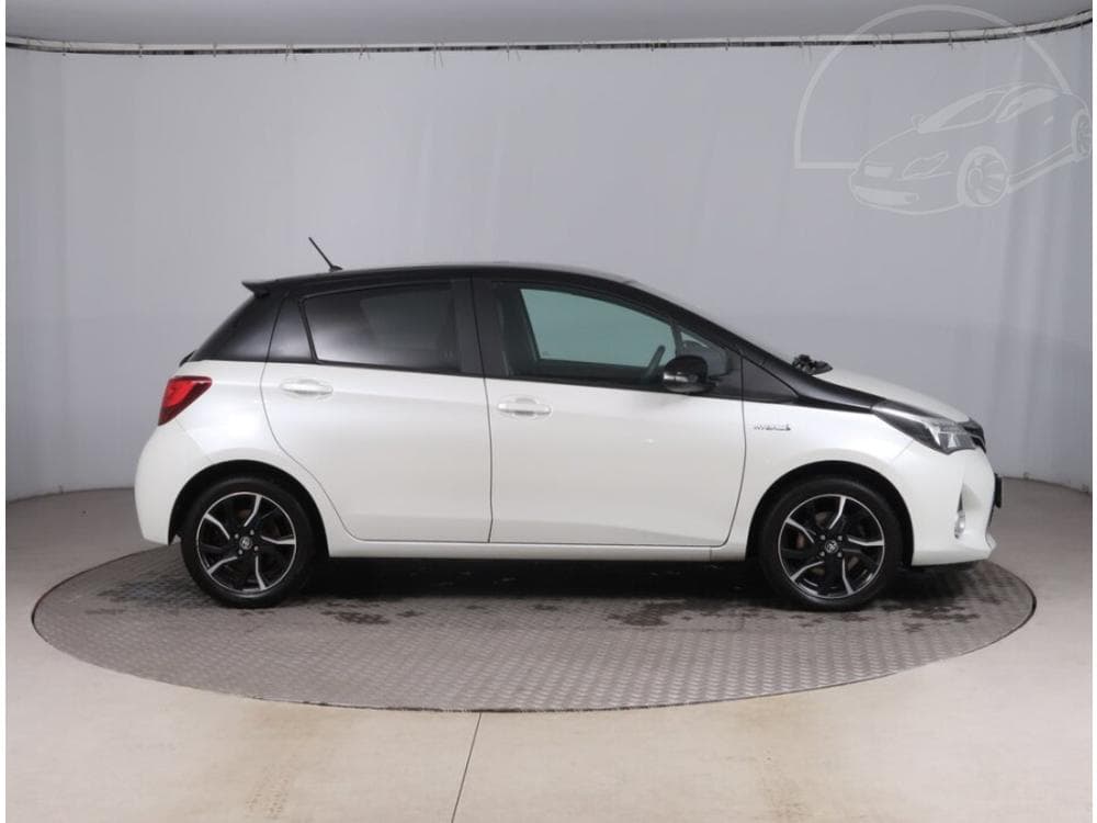 2016 Toyota YARIS - 11