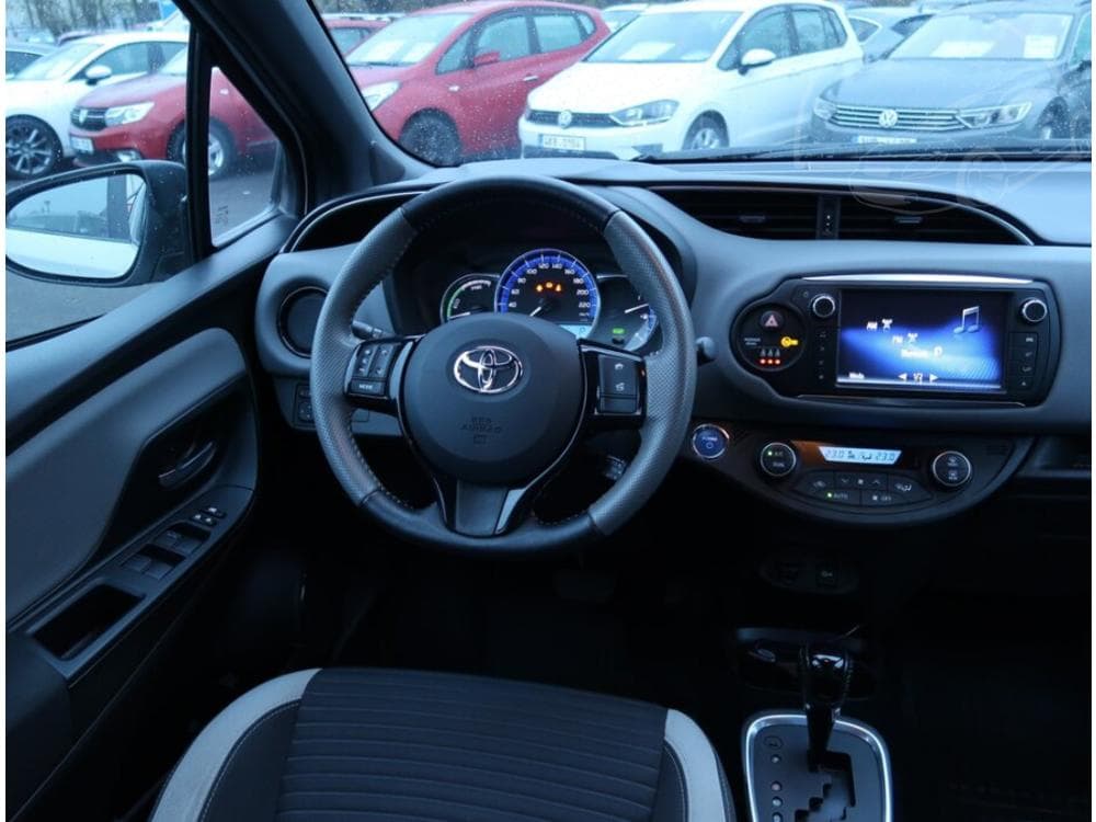 2016 Toyota YARIS - 13