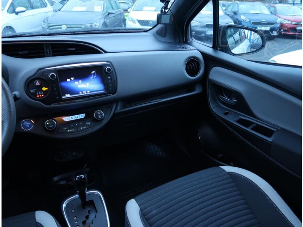 2016 Toyota YARIS - 15