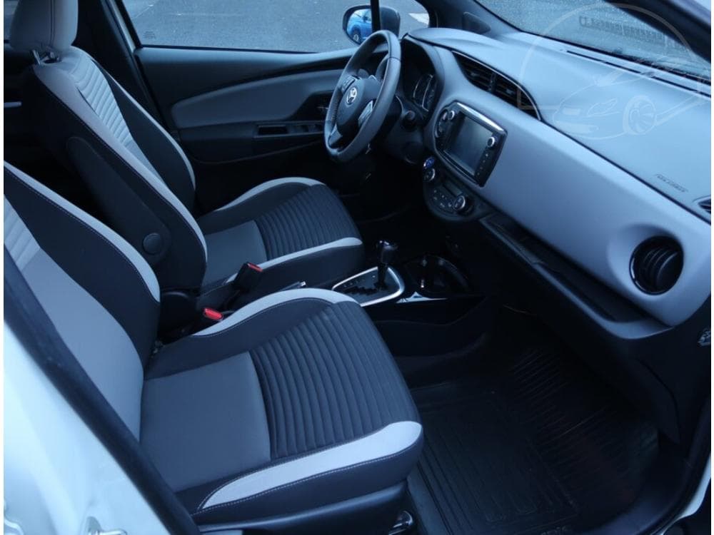 2016 Toyota YARIS - 17