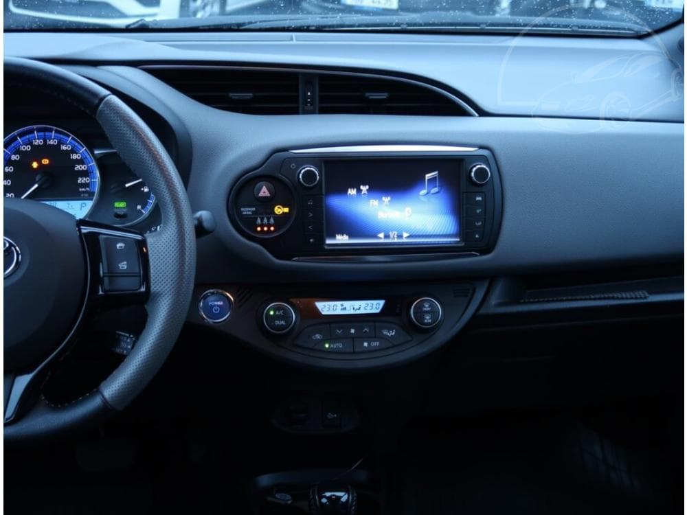 2016 Toyota YARIS - 23