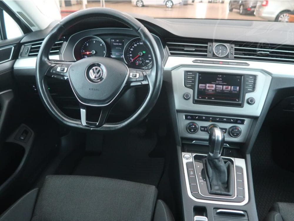 2015 Volkswagen PASSAT - 7