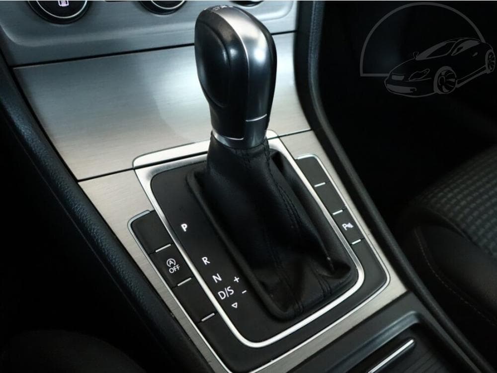 2015 Volkswagen GOLF - 21