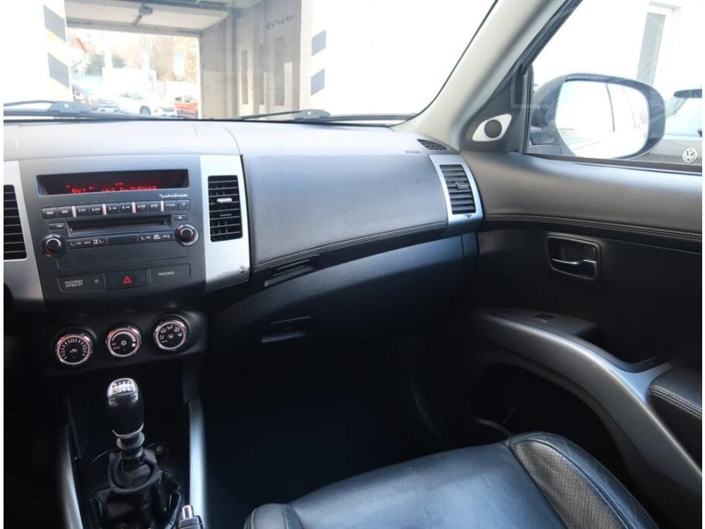 2011 Mitsubishi OUTLANDER - 8