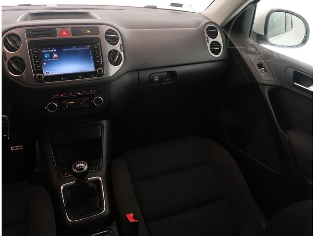 2010 Volkswagen Tiguan - 15