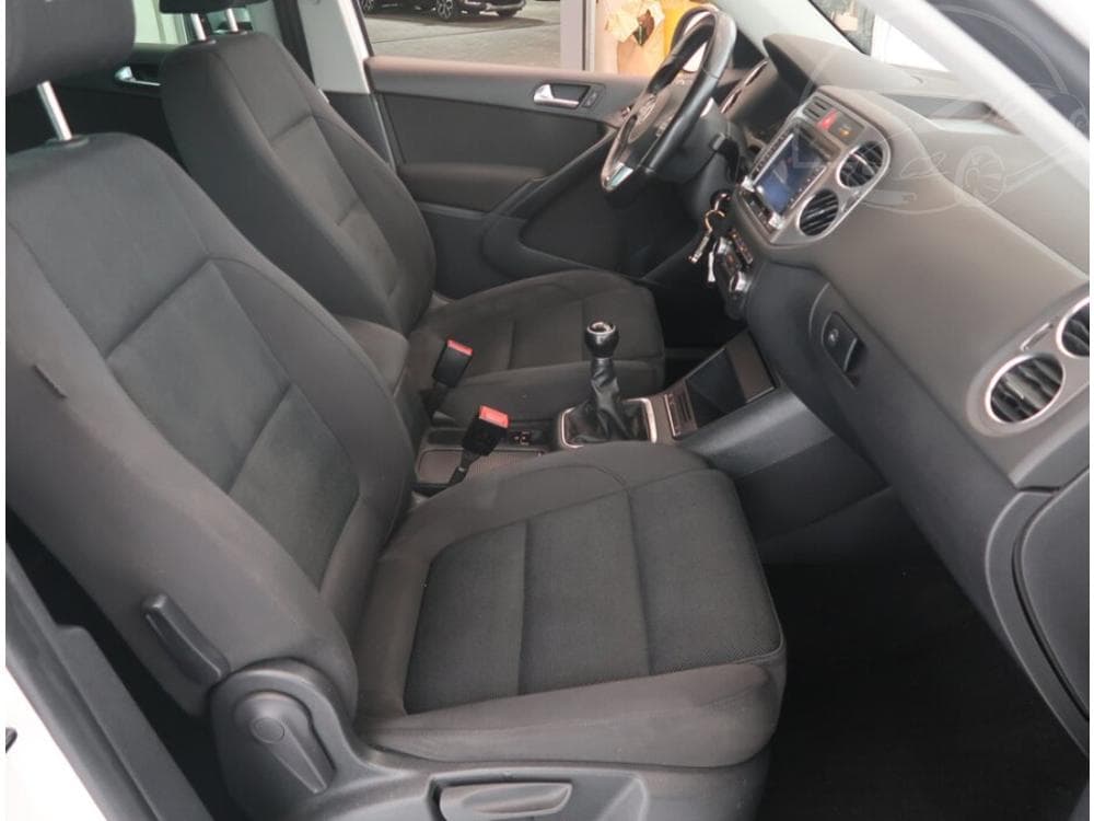 2010 Volkswagen Tiguan - 17