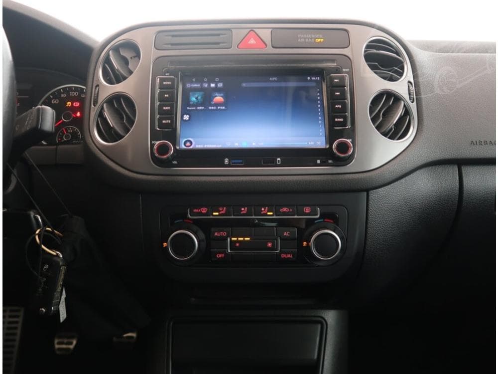 2010 Volkswagen Tiguan - 23