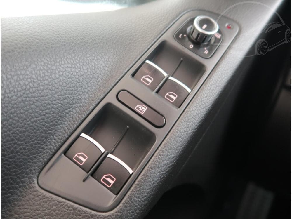 2010 Volkswagen Tiguan - 29