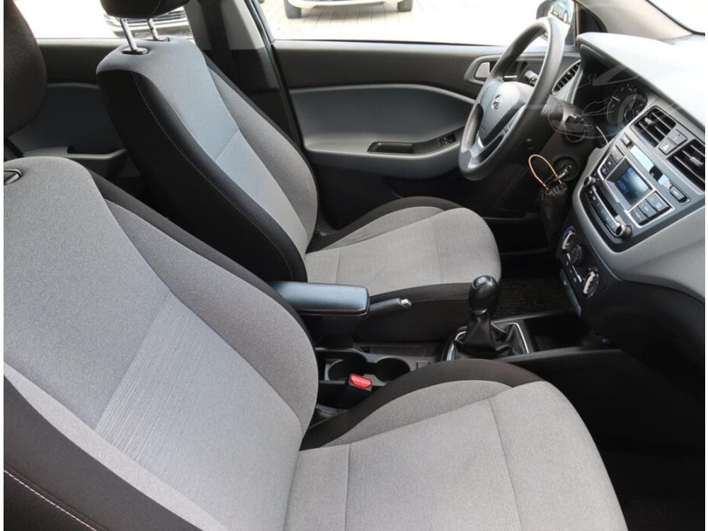 2016 Hyundai i20 - 9
