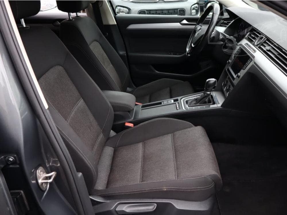 2016 Volkswagen PASSAT - 7