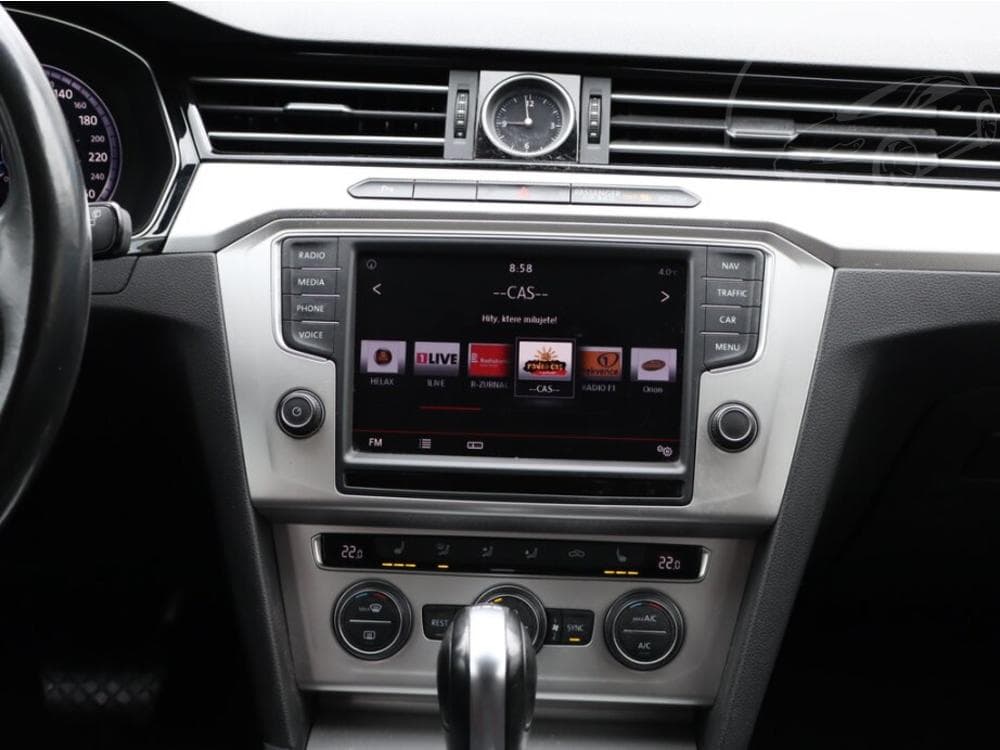 2016 Volkswagen PASSAT - 10