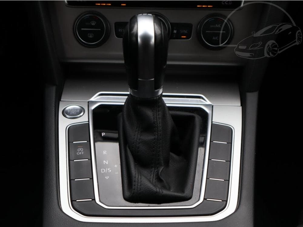 2016 Volkswagen PASSAT - 11
