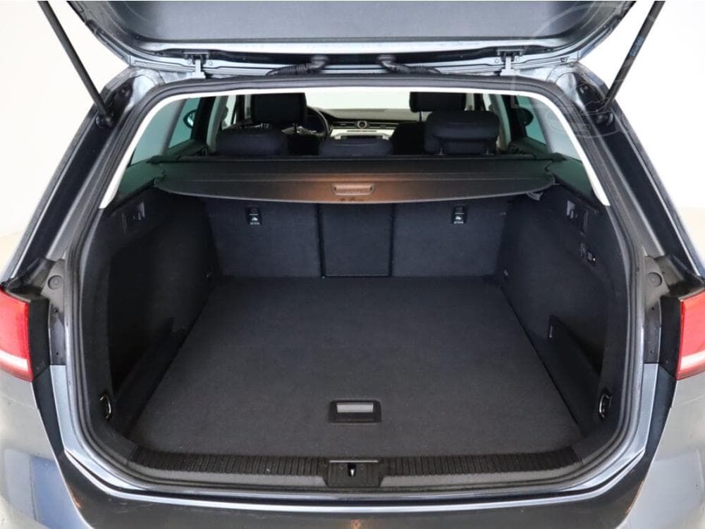 2016 Volkswagen PASSAT - 12