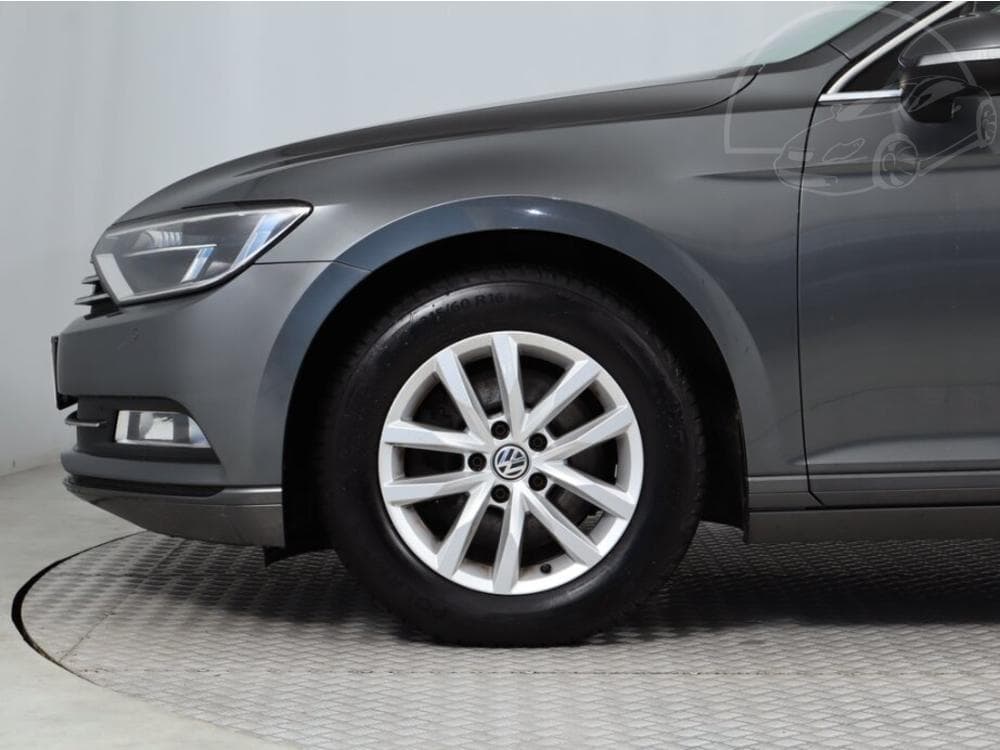 2016 Volkswagen PASSAT - 13