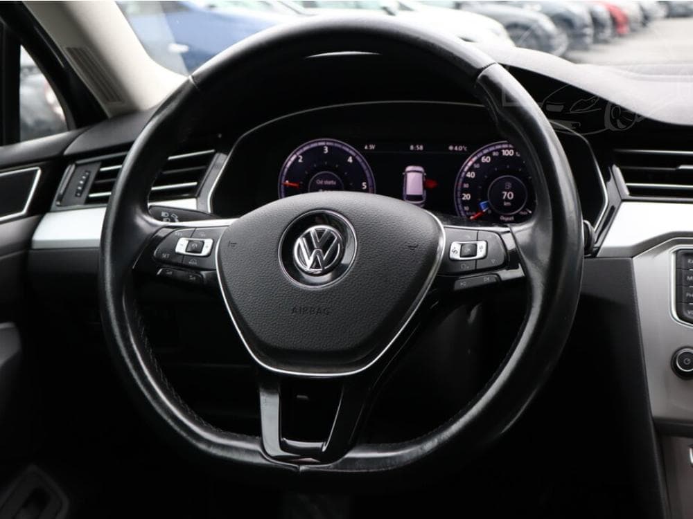 2016 Volkswagen PASSAT - 14