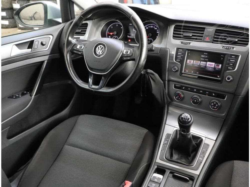 2016 Volkswagen Golf - 7