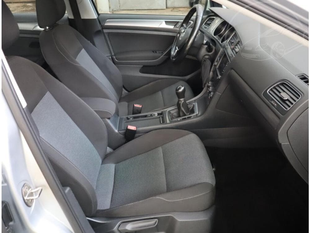 2016 Volkswagen Golf - 9