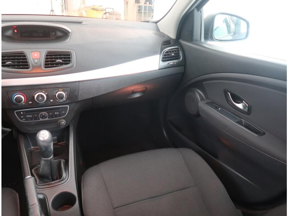 2011 Renault FLUENCE - 8
