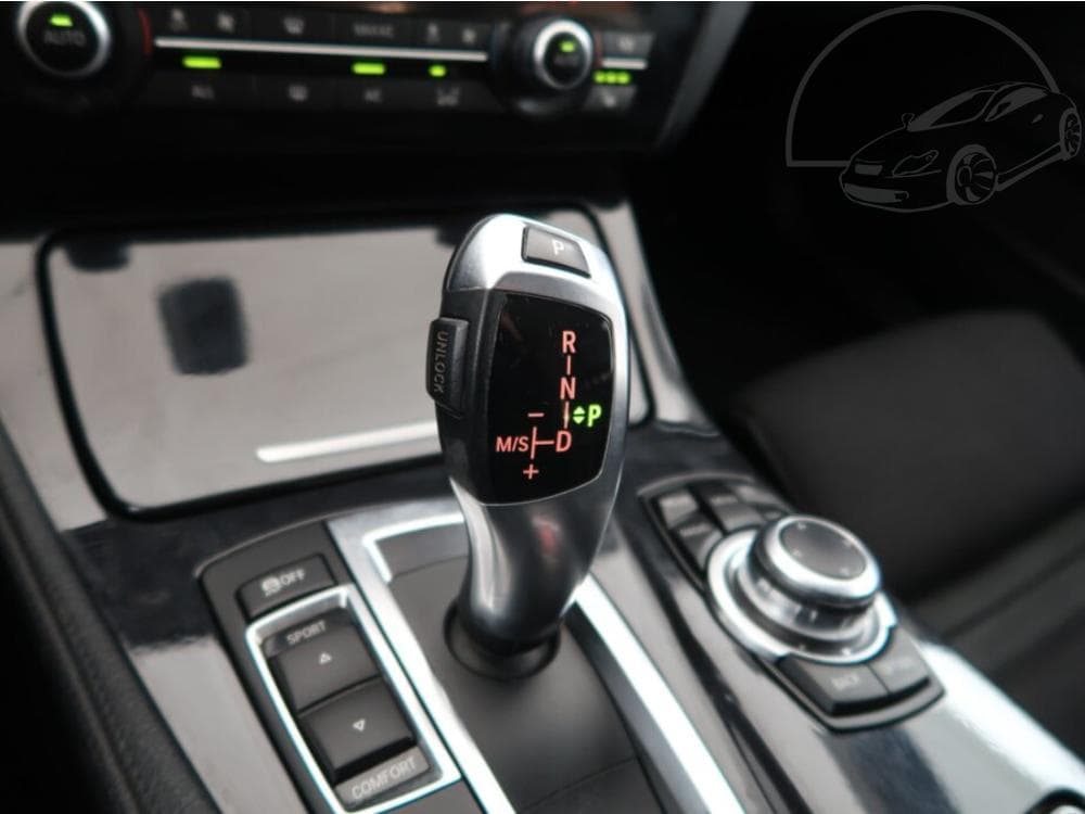 2013 BMW 5-Series - 13