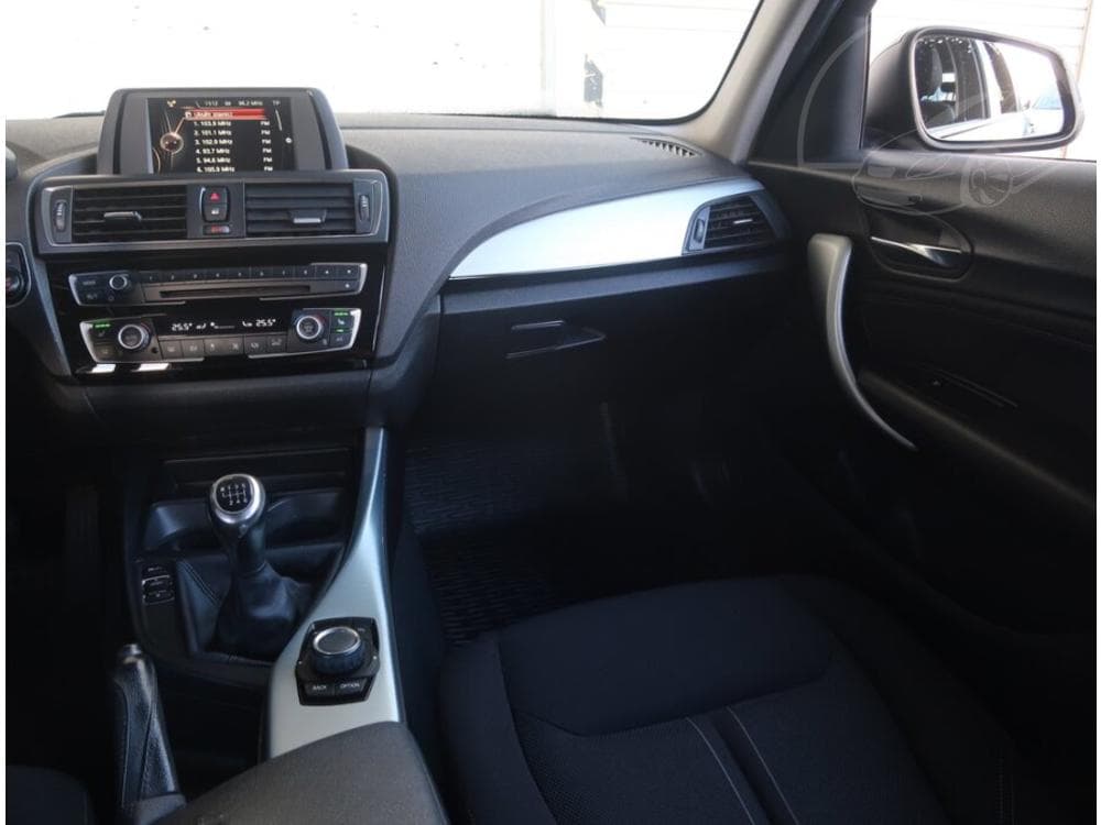 2016 BMW 1-Series - 8