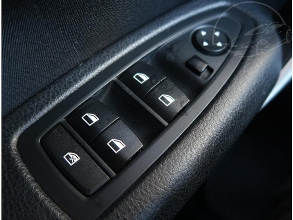 2016 BMW 1-Series - 15