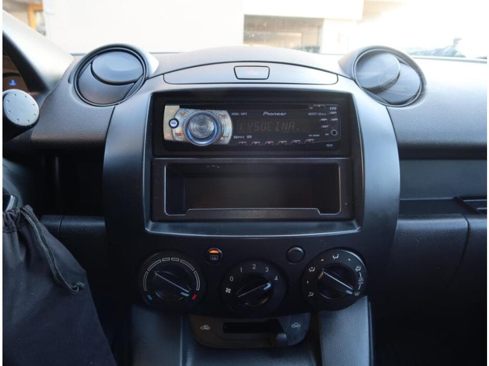 2009 Mazda 2 - 12