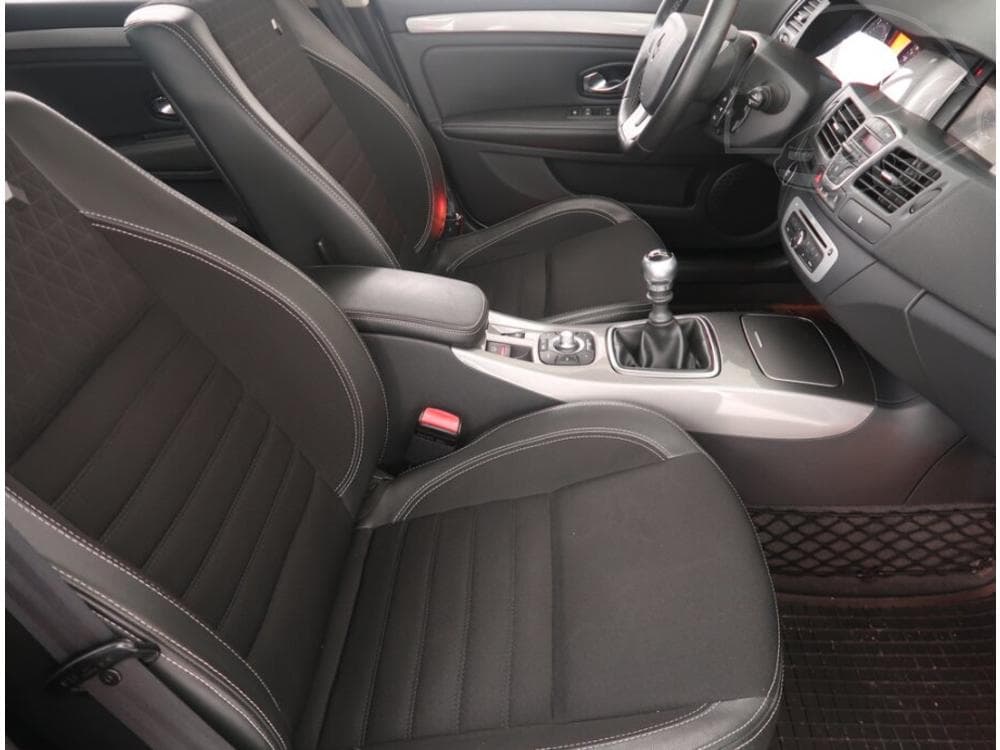 2015 Renault LAGUNA - 9