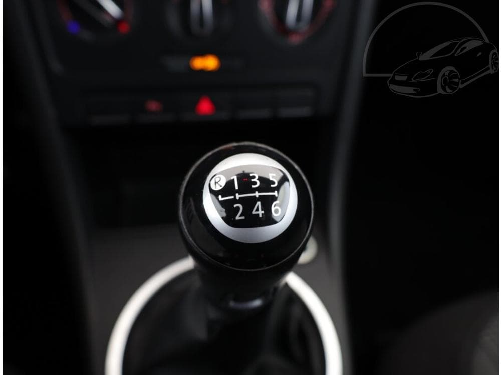 2012 Volkswagen BEETLE - 13
