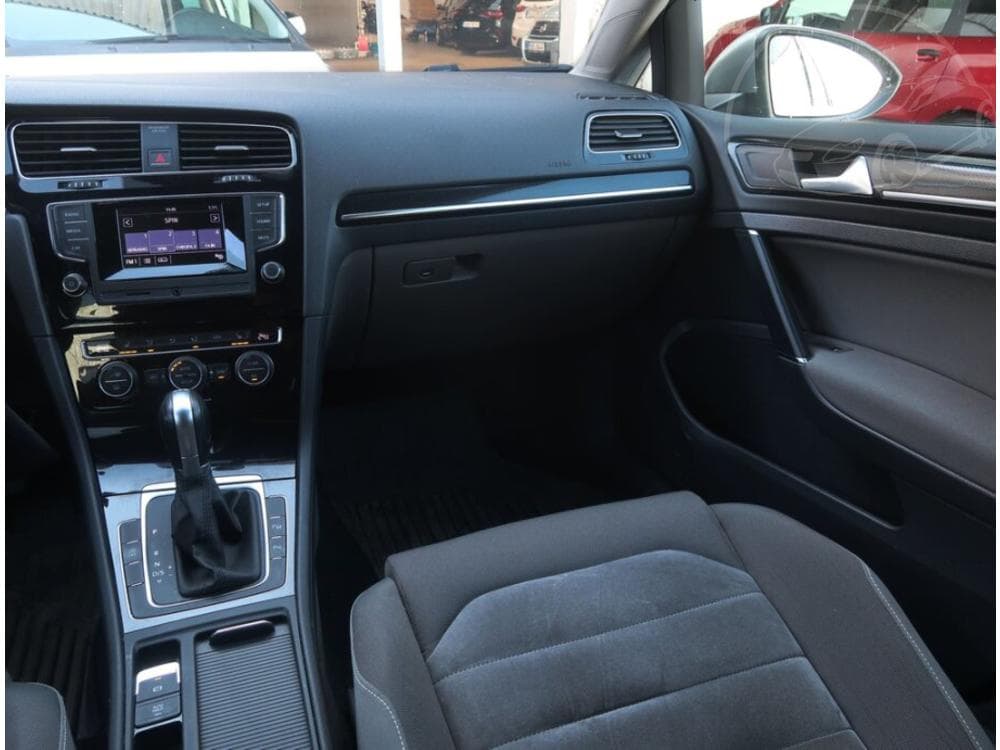 2014 Volkswagen GOLF - 36
