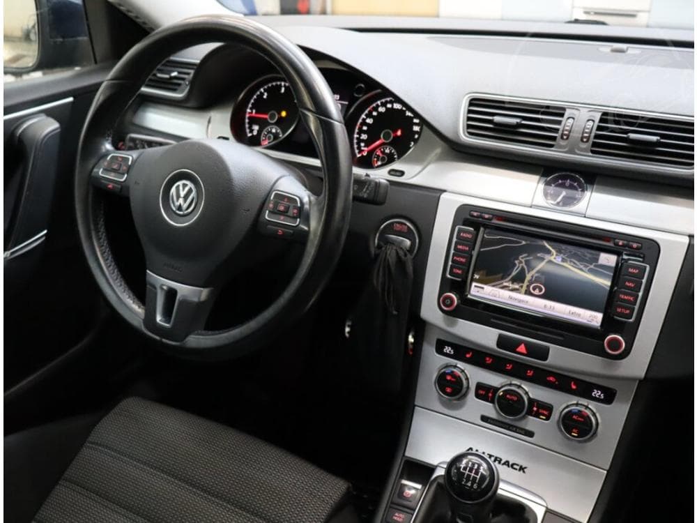 2012 Volkswagen PASSAT - 7
