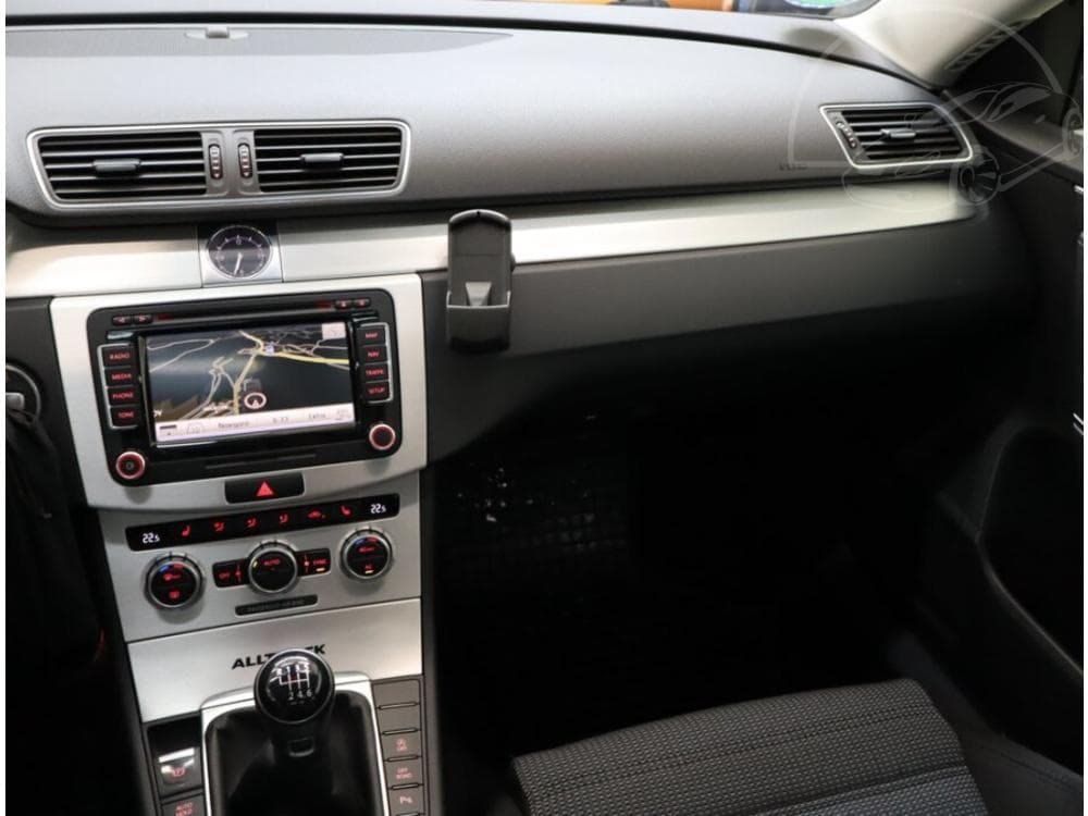 2012 Volkswagen PASSAT - 8