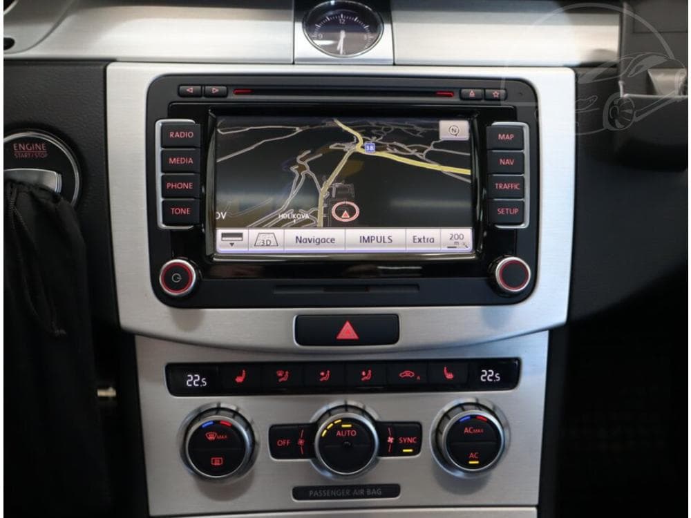 2012 Volkswagen PASSAT - 12