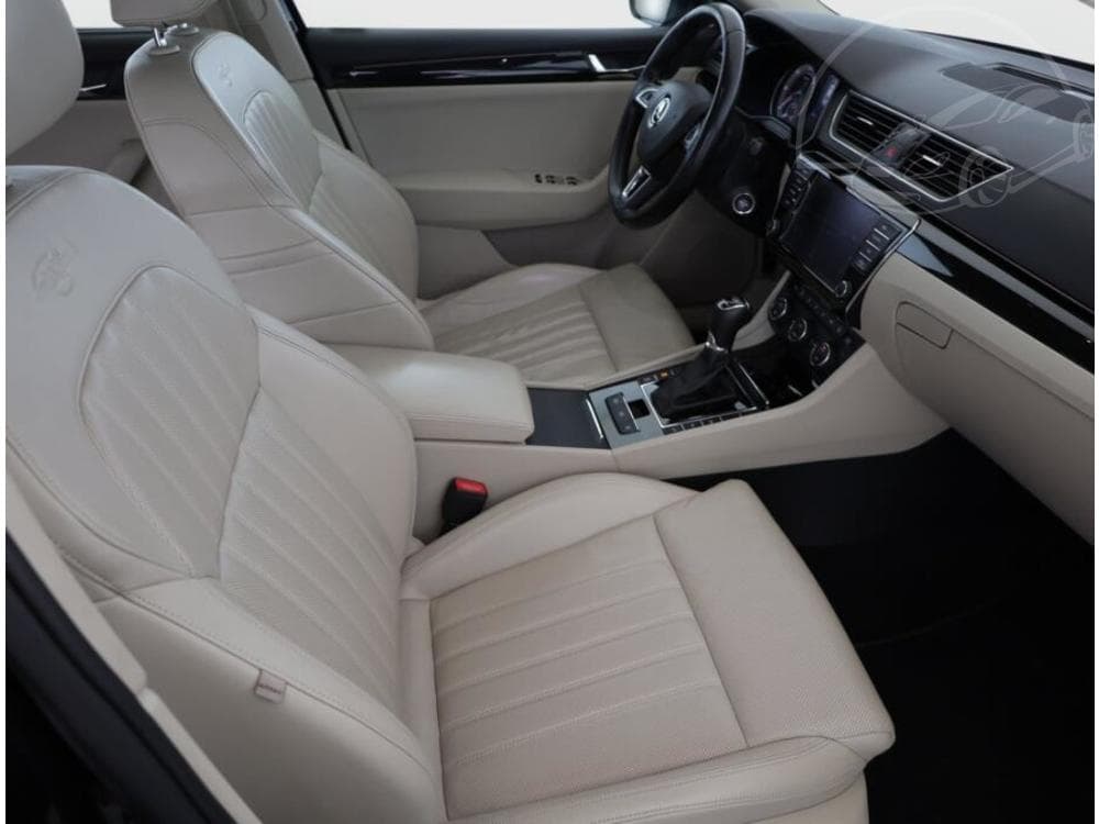 2015 Škoda SUPERB - 19