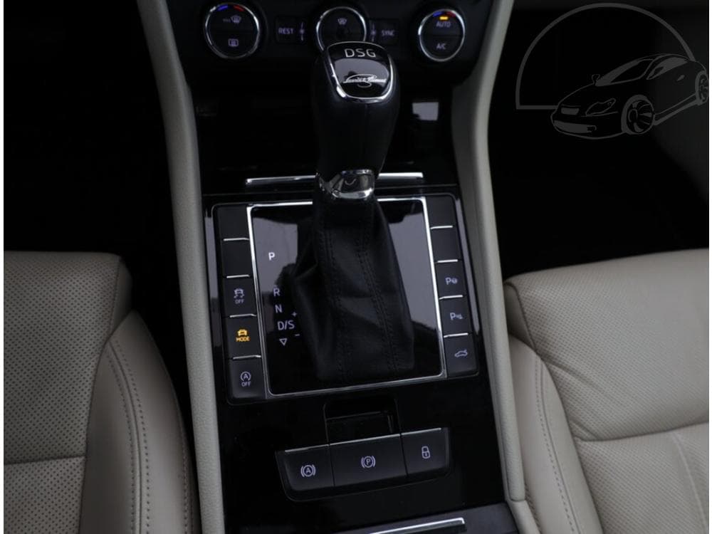 2015 Škoda SUPERB - 31