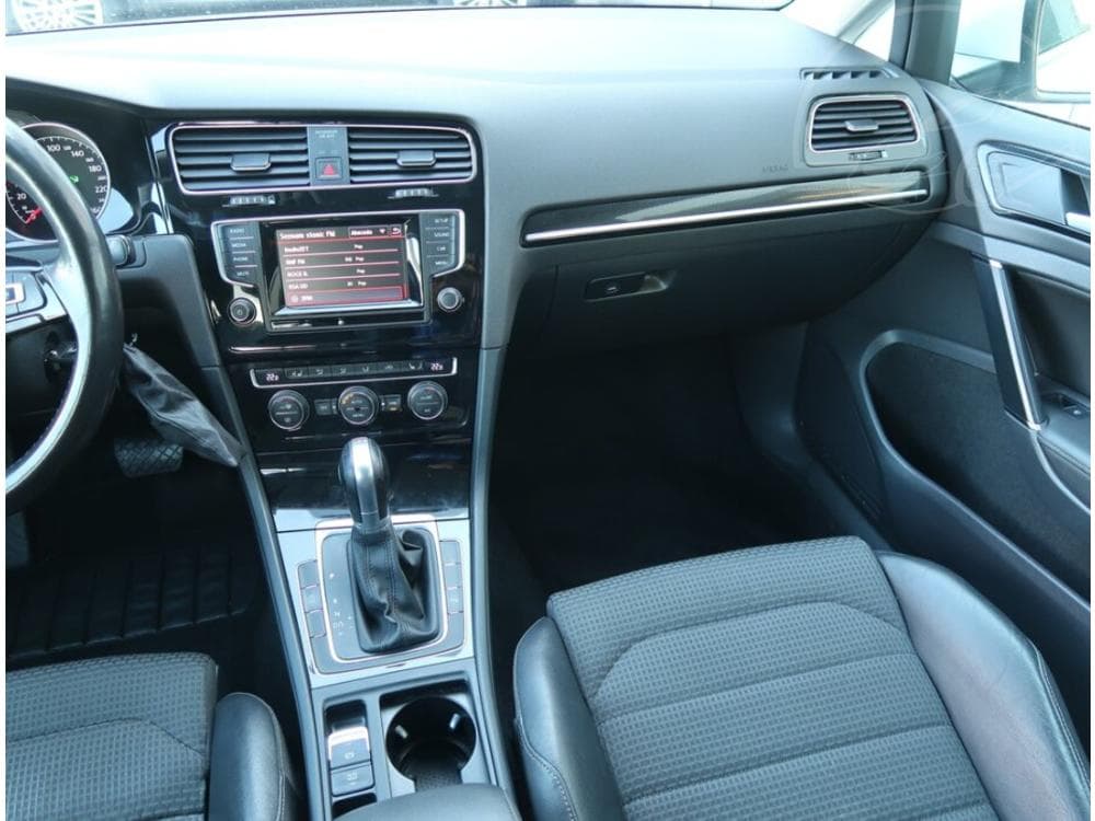 2015 Volkswagen GOLF - 8