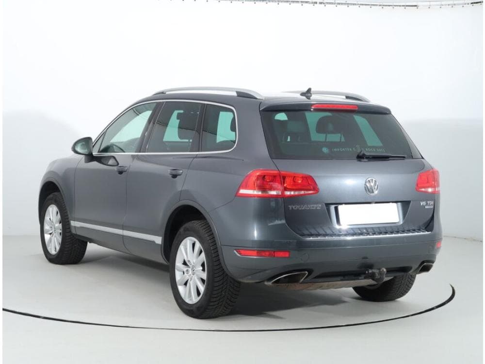 2012 Volkswagen Touareg - 4
