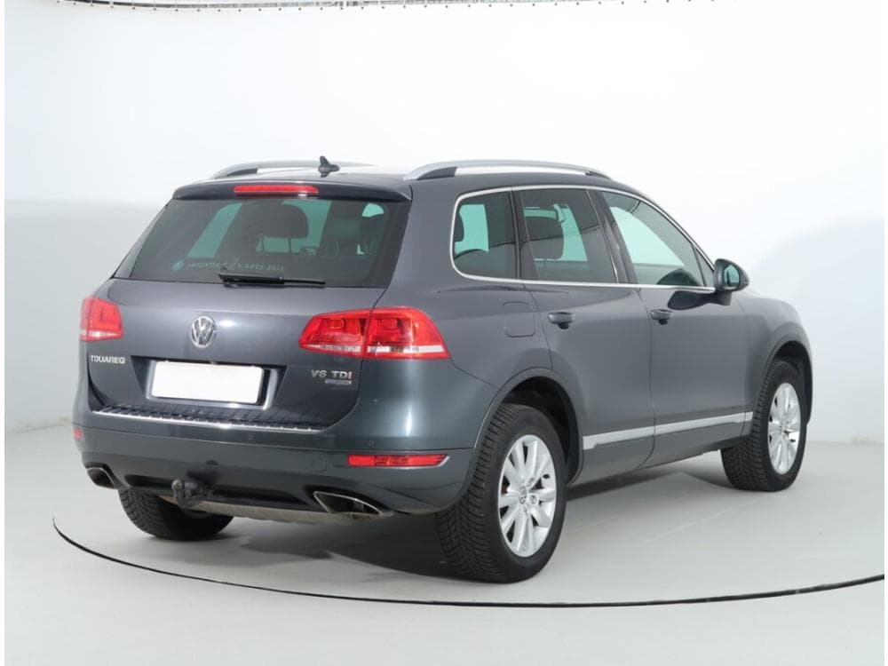 2012 Volkswagen Touareg - 5