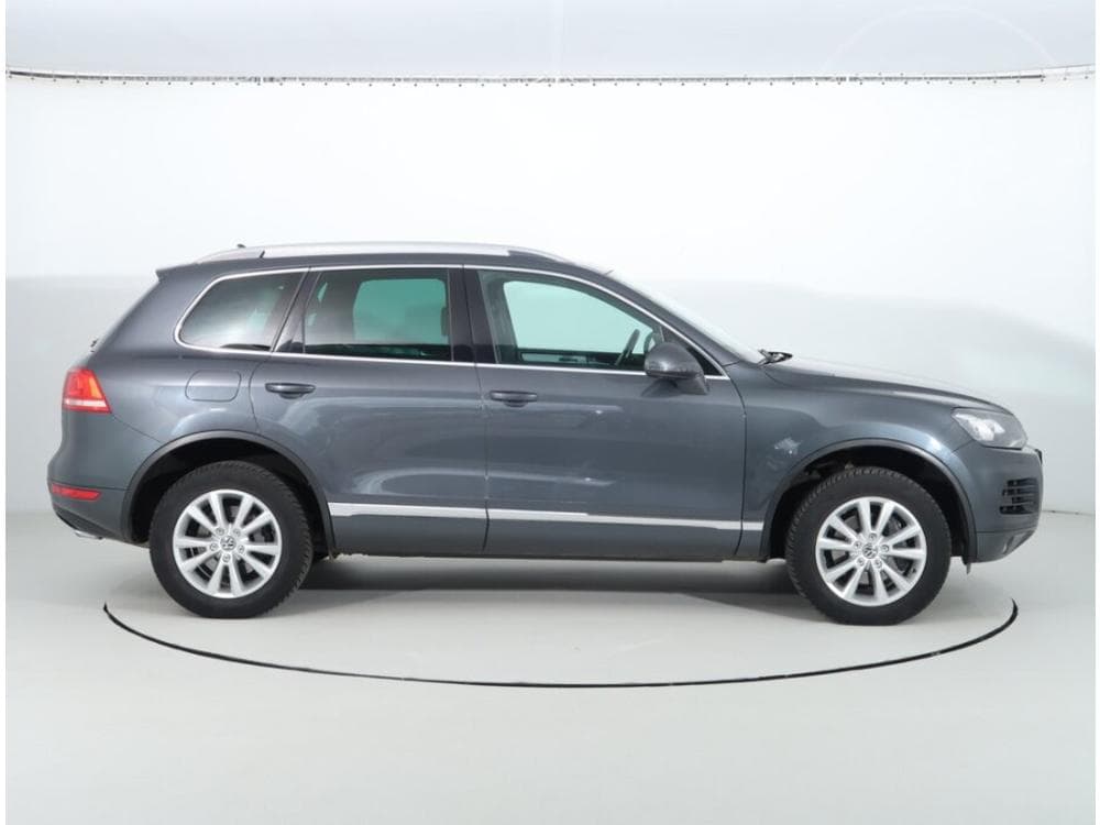 2012 Volkswagen Touareg - 6