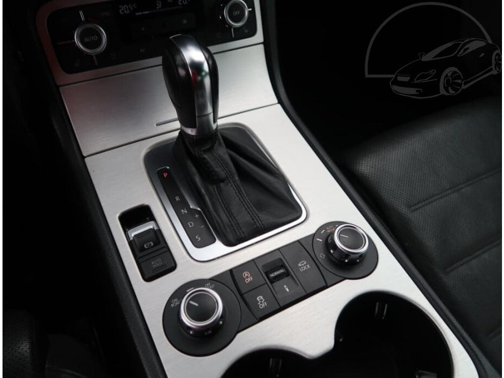 2012 Volkswagen Touareg - 13