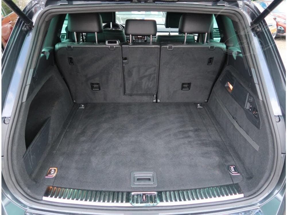 2012 Volkswagen Touareg - 14