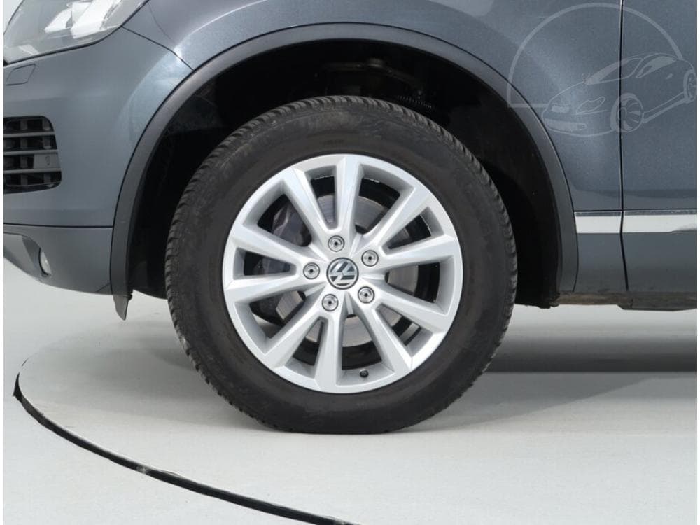 2012 Volkswagen Touareg - 15