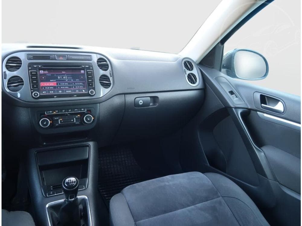 2012 Volkswagen TIGUAN - 8