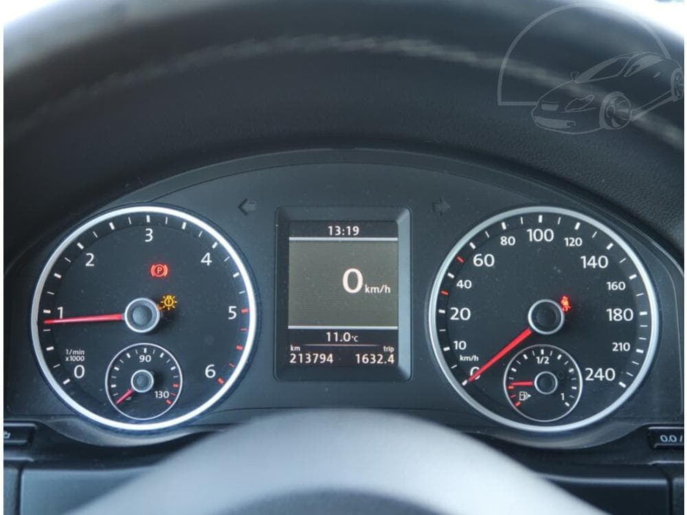 2012 Volkswagen TIGUAN - 11