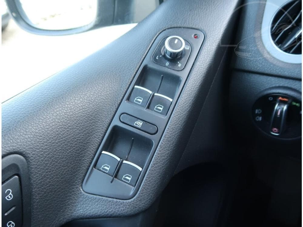 2012 Volkswagen TIGUAN - 14