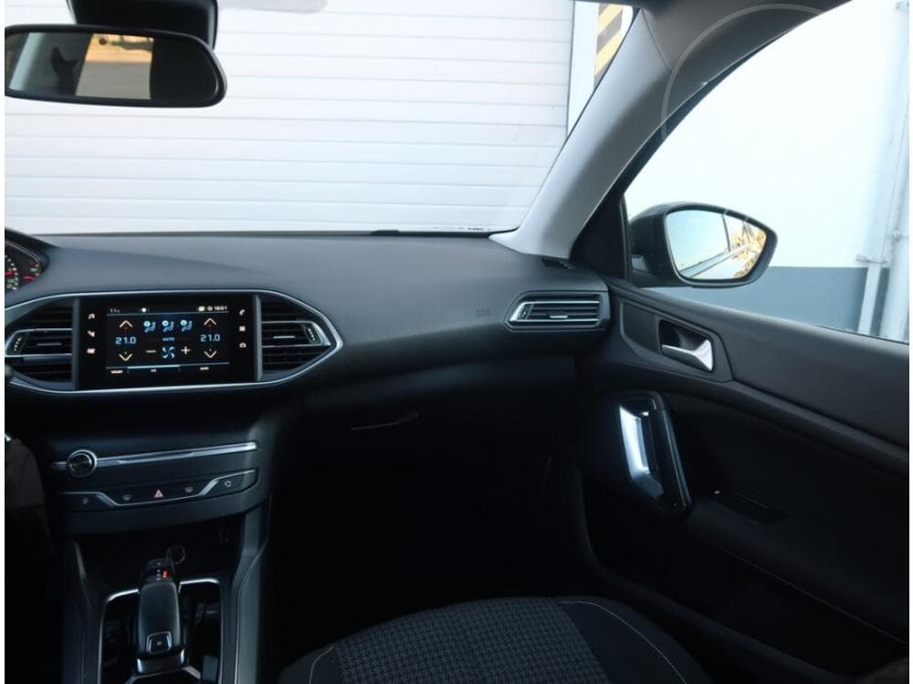 2019 Peugeot 308 - 8