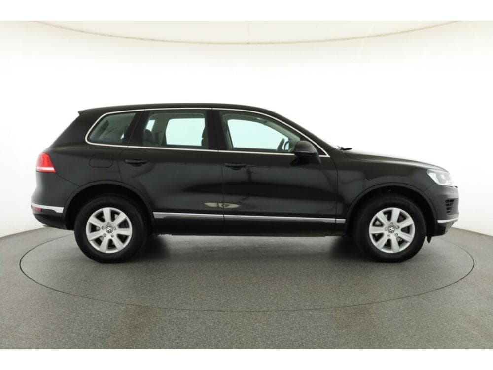 2015 Volkswagen Touareg - 6