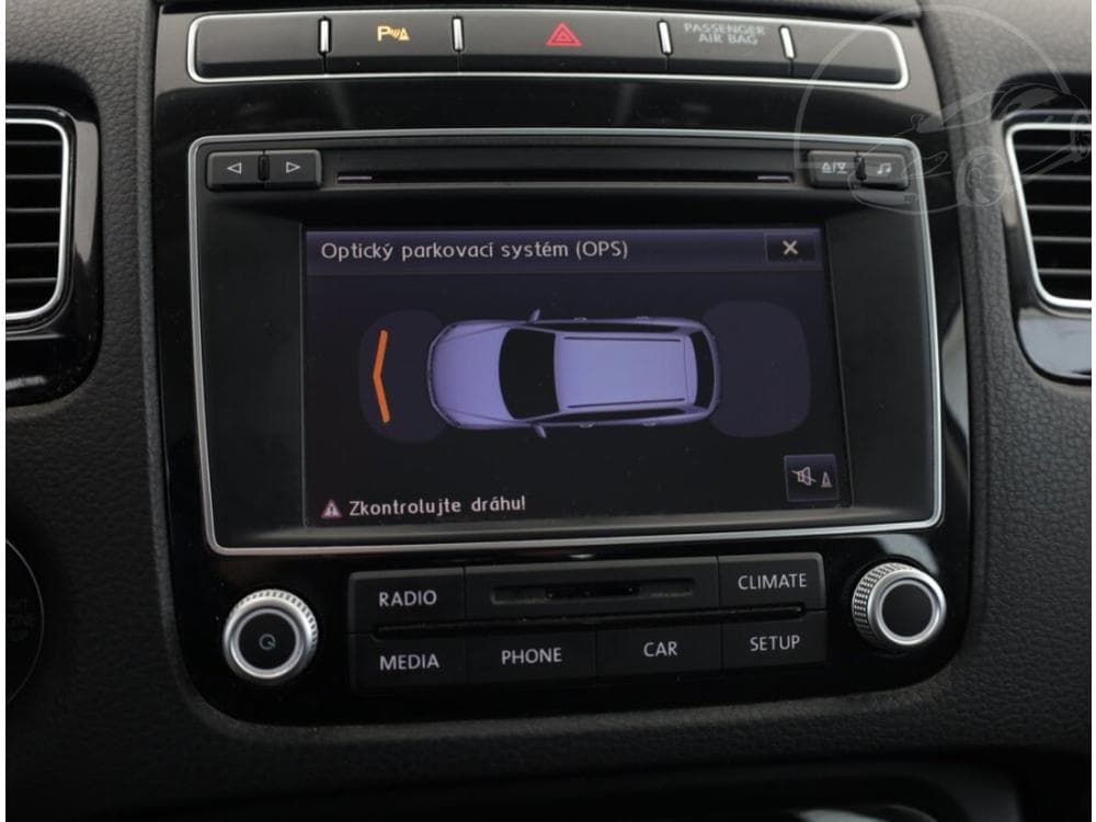 2015 Volkswagen Touareg - 14