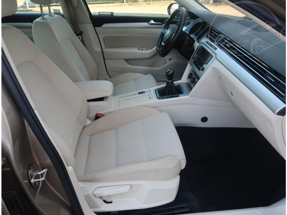2016 Volkswagen PASSAT - 41
