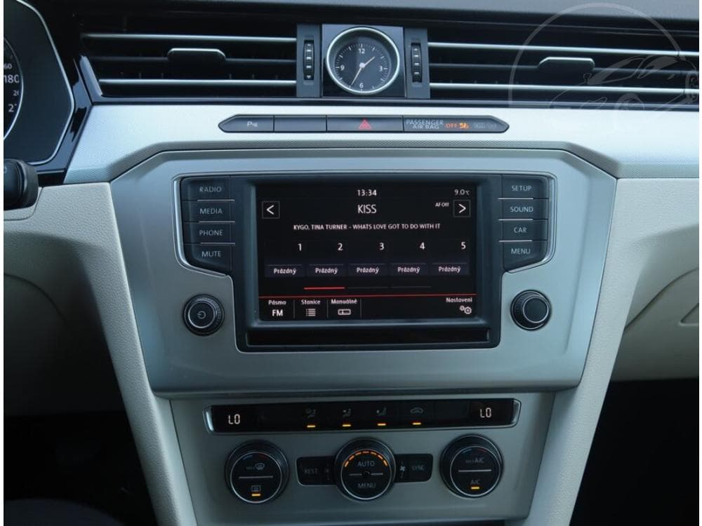 2016 Volkswagen PASSAT - 56