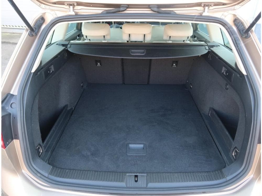 2016 Volkswagen PASSAT - 61